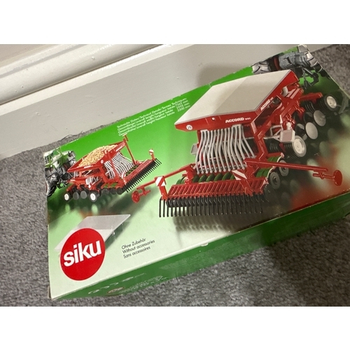 656 - Siku metal 1:32 Accord seed drill