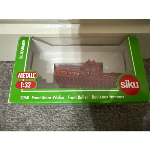 661 - Siku metal 1:32 Front roller