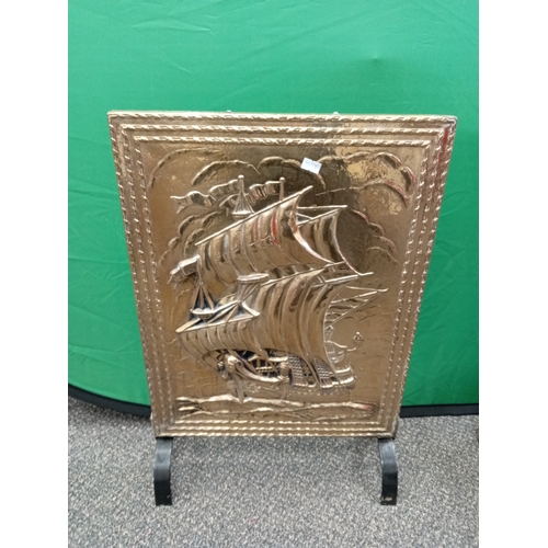 672 - A vintage embossed brass fire screen, Art deco brass magazine rack and an embossed brass coal scuttl... 