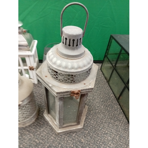 674 - Lot of vintage lanterns, including a large metal and glass one.