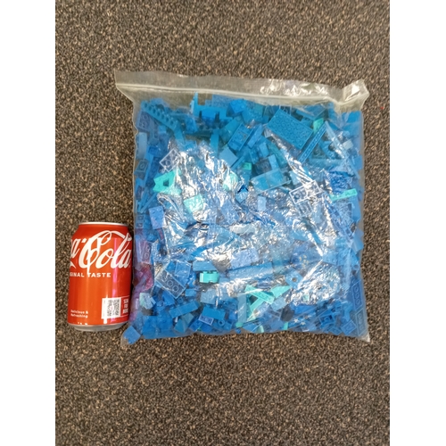 712 - Large bag of blue vintage lego