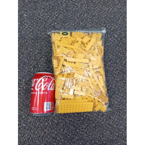 713 - Bag of vintage yellow lego.