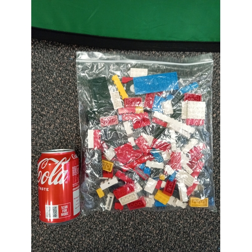 716 - Bag of vintage lego pieces.