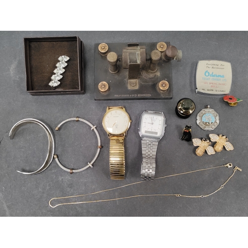 852 - A box of odds to include a yellow metal necklace, 2 white metal bracelets, a white metal brooch, a C... 