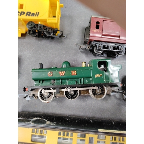 581 - Assortment of 00 gauge model trains, mostly Hornby - Tri-Ang. Coaches, locomotives, wagons carriages... 