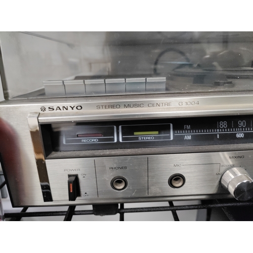 737 - Sanyo Stereo Music Centre G 1004 with original speakers.