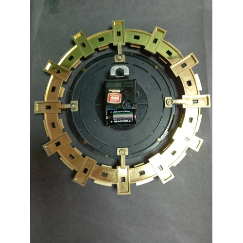 59 - A working metamec quartz clock, made in England with a loose hand.