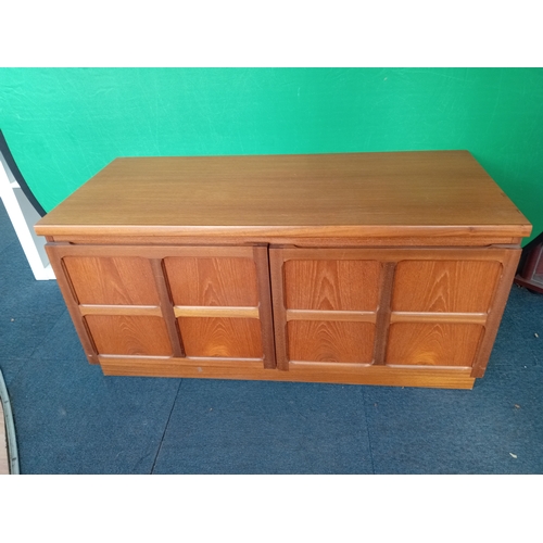 102 - A mid century Modern MCM teak Nathan side board / drinks cabinet. Few scuffs but overall good condit... 