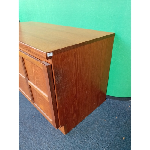 102 - A mid century Modern MCM teak Nathan side board / drinks cabinet. Few scuffs but overall good condit... 