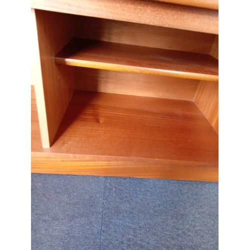 102 - A mid century Modern MCM teak Nathan side board / drinks cabinet. Few scuffs but overall good condit... 