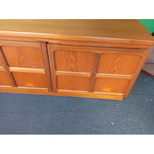 102 - A mid century Modern MCM teak Nathan side board / drinks cabinet. Few scuffs but overall good condit... 