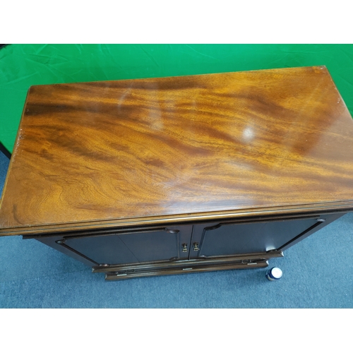 108 - A vintage TV cabinet with bifold doors. H 107 x W 92 x D 45