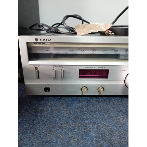 115 - A Trio KR-720 stereo receiver. A mordaunt-short pair of speakers and an air cam alpha 7 CD player.