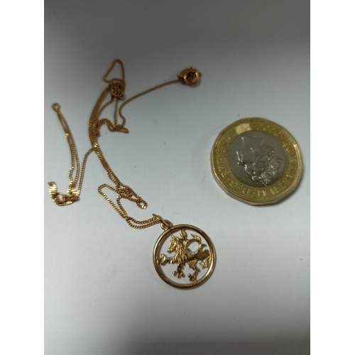 390 - A 9ct gold lion pendant on a 9ct Italy gold chain. ( chain is knotted) Weight 1.77 grams