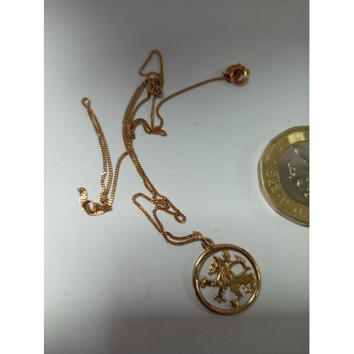 390 - A 9ct gold lion pendant on a 9ct Italy gold chain. ( chain is knotted) Weight 1.77 grams