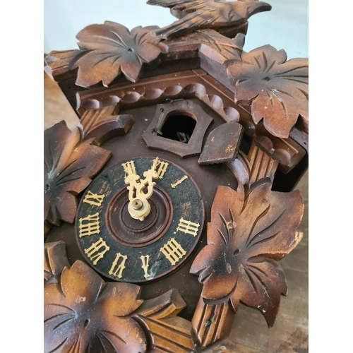 15 - Vintage Wooden Cuckoo Clock. Main body measures H29cm xW18cm xD13cm. From a house clearance and unte... 