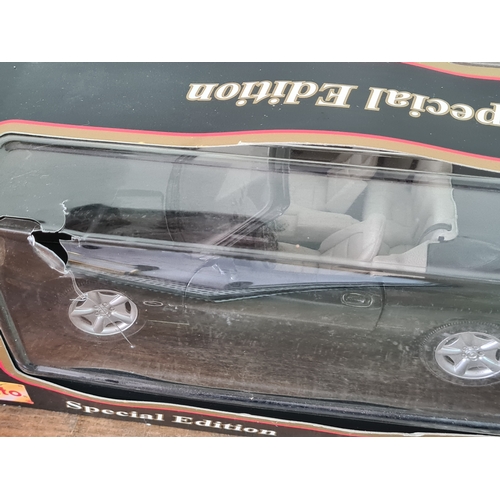 182 - Maisto diecast Special Edition Model Car Jaguar XK8 British Racing Green 1996,  Scale 1/18 with orig... 