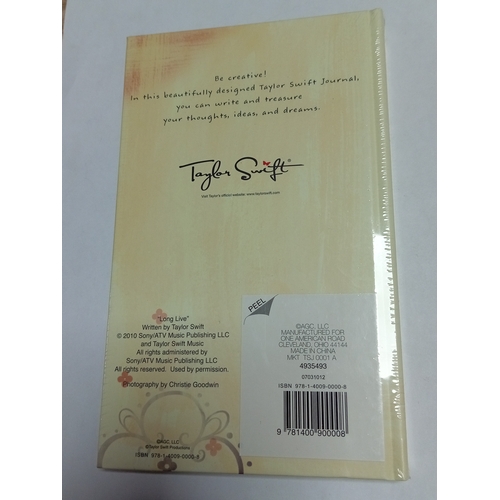 34 - A new and sealed 2010 Taylor Swift remember this moment note pad. Made by Taylor swift productions.