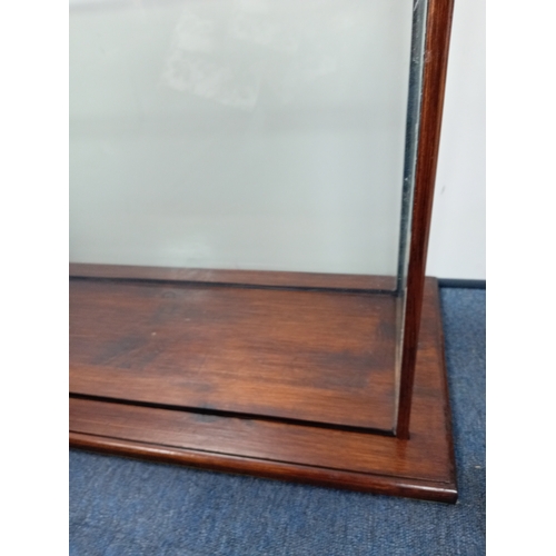 206 - A vintage rectangular glass display case which lifts off the wood base. H 49cm x W 86.5cm x D 35cm.