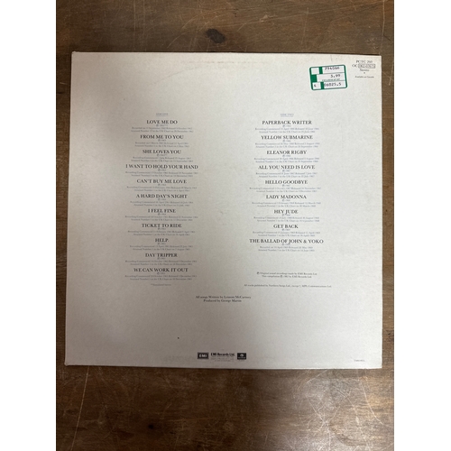 565 - Beatles greatest hits - All vinyl records albums in this sale are very good or better unless stated ... 