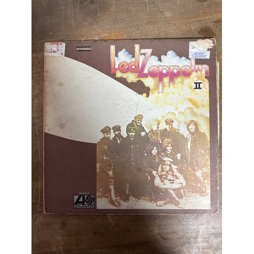 569 - Led zeppelin 2 - All vinyl records albums in this sale are very good or better unless stated otherwi... 