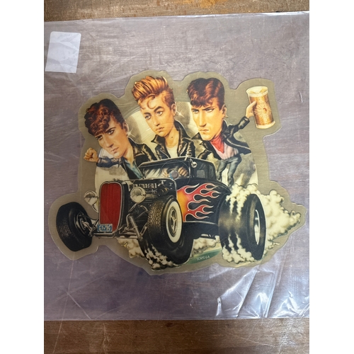 573 - Stray cats looks scruffy picture shaped disc - All vinyl records albums in this sale are very good o... 