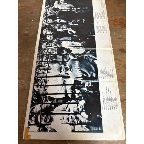 591 - Beatles blue album - All vinyl records albums in this sale are very good or better unless stated oth... 