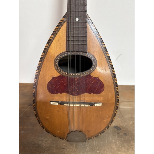 46 - Alfredo Albertini catania mandolin in reasonable condition.