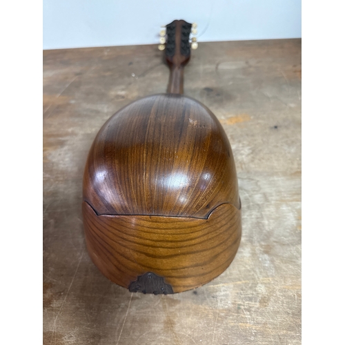 46 - Alfredo Albertini catania mandolin in reasonable condition.