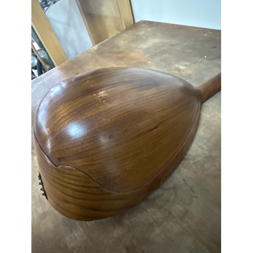 46 - Alfredo Albertini catania mandolin in reasonable condition.