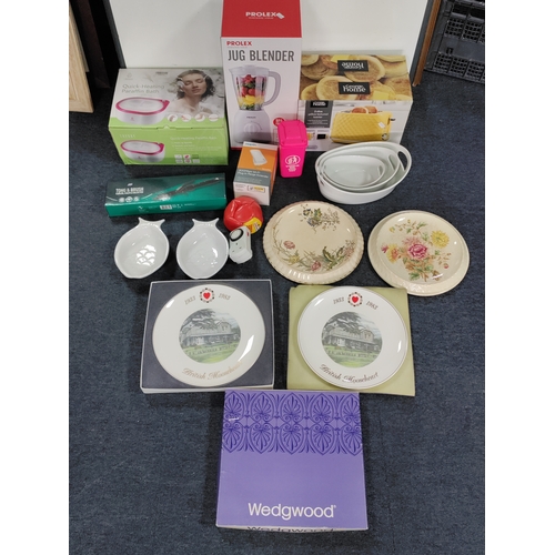 67 - A job lot from a house clearance. To include; brand new jug blender, brand new toaster, boxed paraff... 