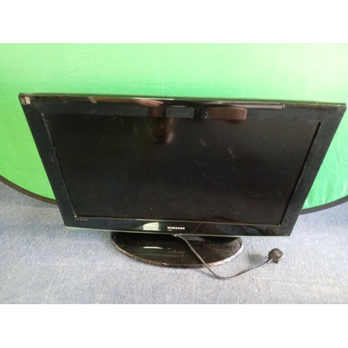 72 - A 32 inch Samsung TV, no remote included.