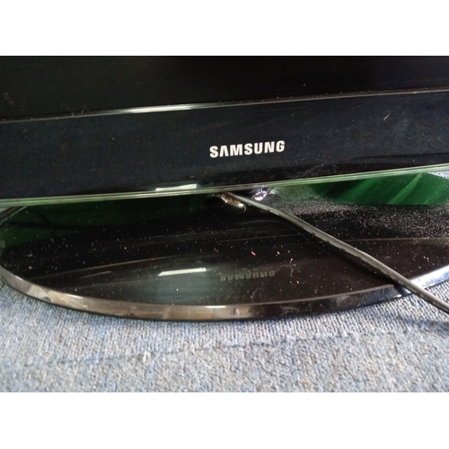 72 - A 32 inch Samsung TV, no remote included.