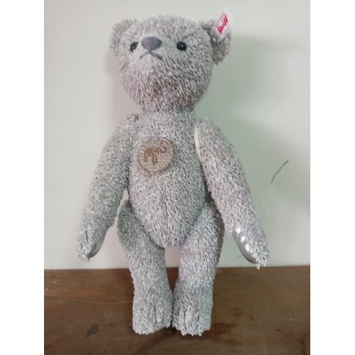 196 - A steiff bear with certificate.