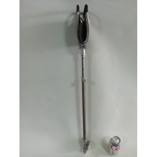 226 - A vintage collapsible and adjustable shooting seat/rest.