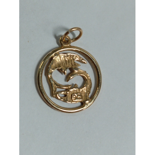 322 - A 9ct gold fish pendant and a broken 9ct gold chain. Weight 1.7g