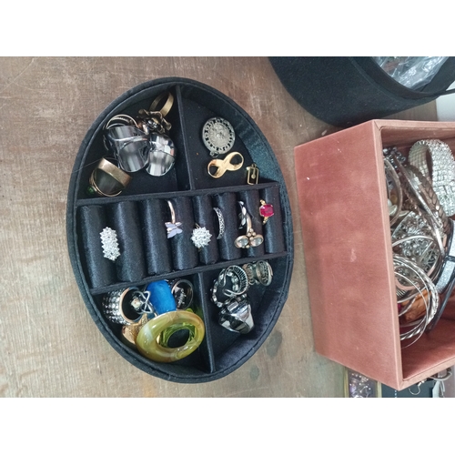 399 - Assortment Of Women's Costume Jewellery Including Earrings, Rings, Bracelets, ETC