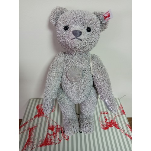 196 - A steiff bear with certificate.