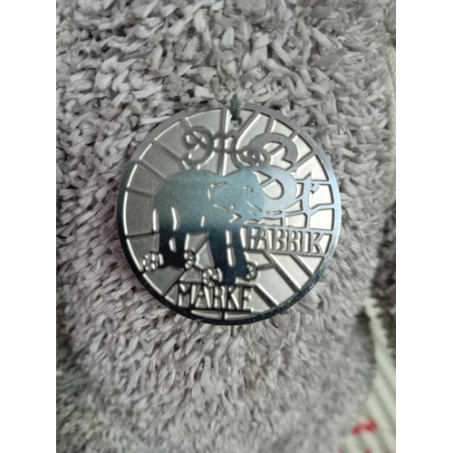 196 - A steiff bear with certificate.