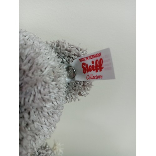 196 - A steiff bear with certificate.