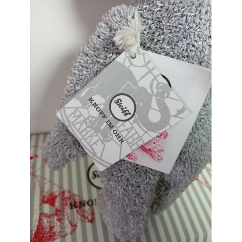 196 - A steiff bear with certificate.