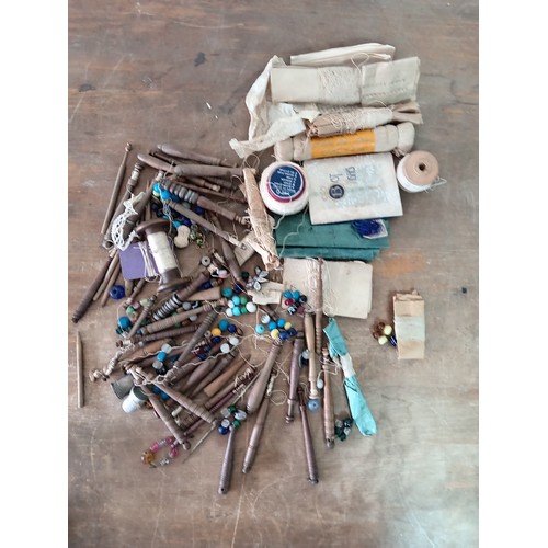 89 - A collection of vintage sewing bobbins, thread and thimbles to include a hallmarked silver thimble.