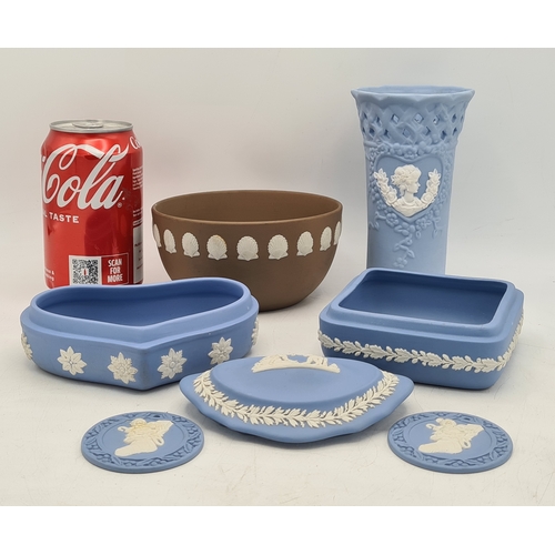 249 - A job lot of 7 Wedgwood Jasperware odds to include; 2 blue trinket pot bases; 1 blue trinket pot lid... 