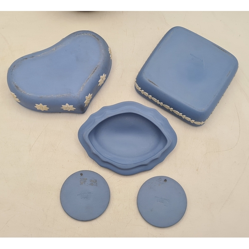 249 - A job lot of 7 Wedgwood Jasperware odds to include; 2 blue trinket pot bases; 1 blue trinket pot lid... 