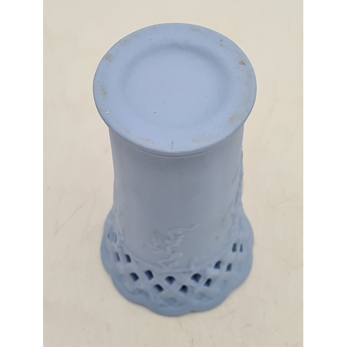 249 - A job lot of 7 Wedgwood Jasperware odds to include; 2 blue trinket pot bases; 1 blue trinket pot lid... 