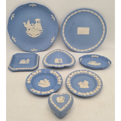 246 - A collection of 8 pieces of Wedgwood Jasperware in Blue. Includes a 1982 Christmas plate; a plate wi... 