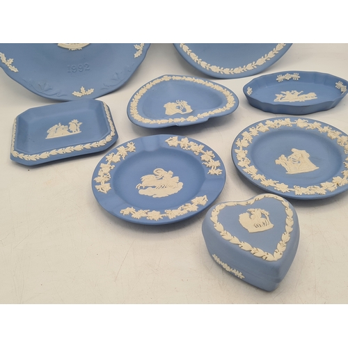 246 - A collection of 8 pieces of Wedgwood Jasperware in Blue. Includes a 1982 Christmas plate; a plate wi... 