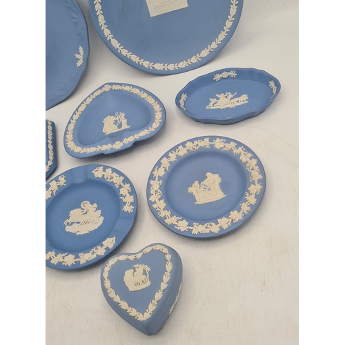 246 - A collection of 8 pieces of Wedgwood Jasperware in Blue. Includes a 1982 Christmas plate; a plate wi... 