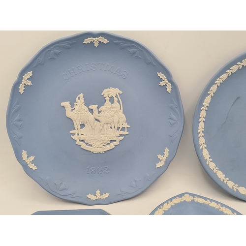 246 - A collection of 8 pieces of Wedgwood Jasperware in Blue. Includes a 1982 Christmas plate; a plate wi... 