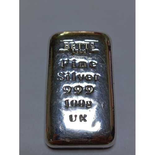 352 - A Betts 100g. 999 silver bar.